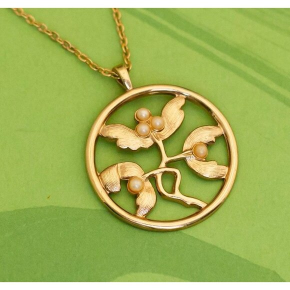 Vintage Floral Art Nouveau Gold Tone Necklace 18 inch by Avon - W9 - Picture 1 of 3